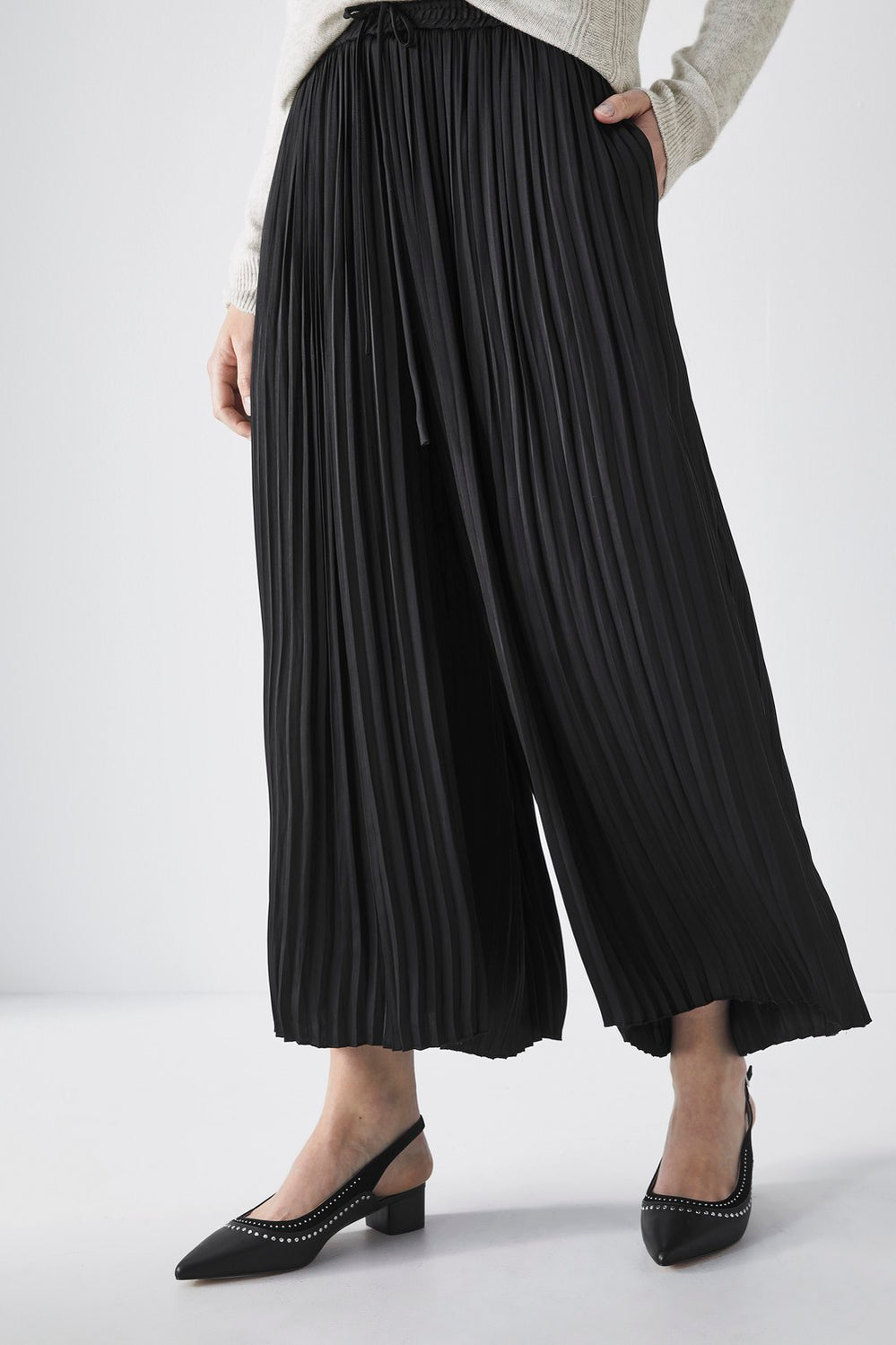Cropped Pleat Pant
