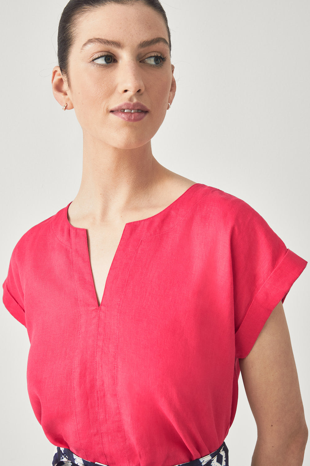 Linen Short Sleeve Vent Neck Top