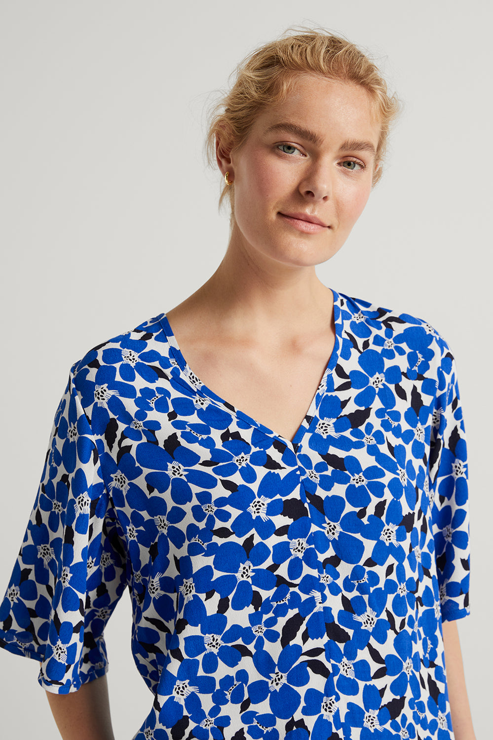 Clipped Hibiscus Flutter Sleeve Top