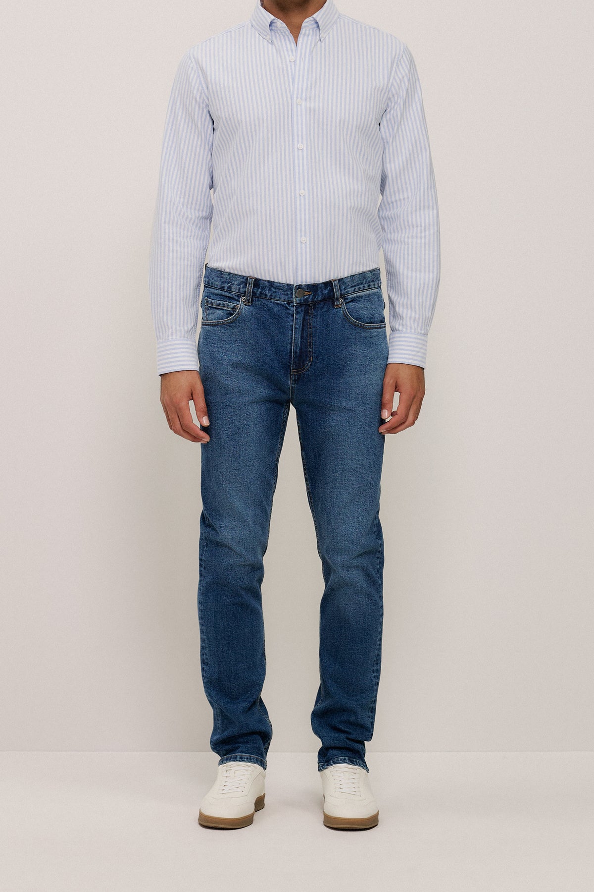 Relaxed Fit Mid Wash Jean