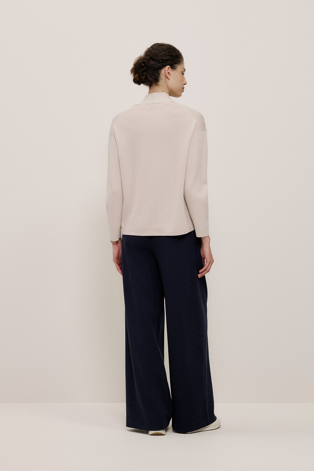 Sculpted V Neck Knit