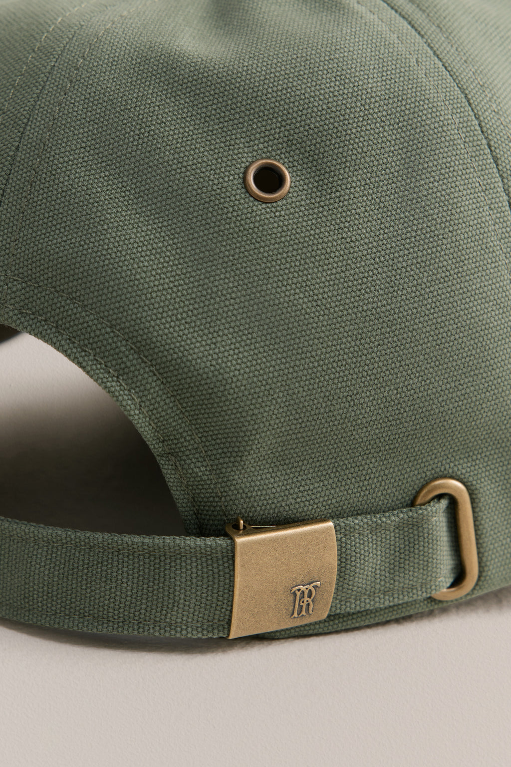 Rivor Cap