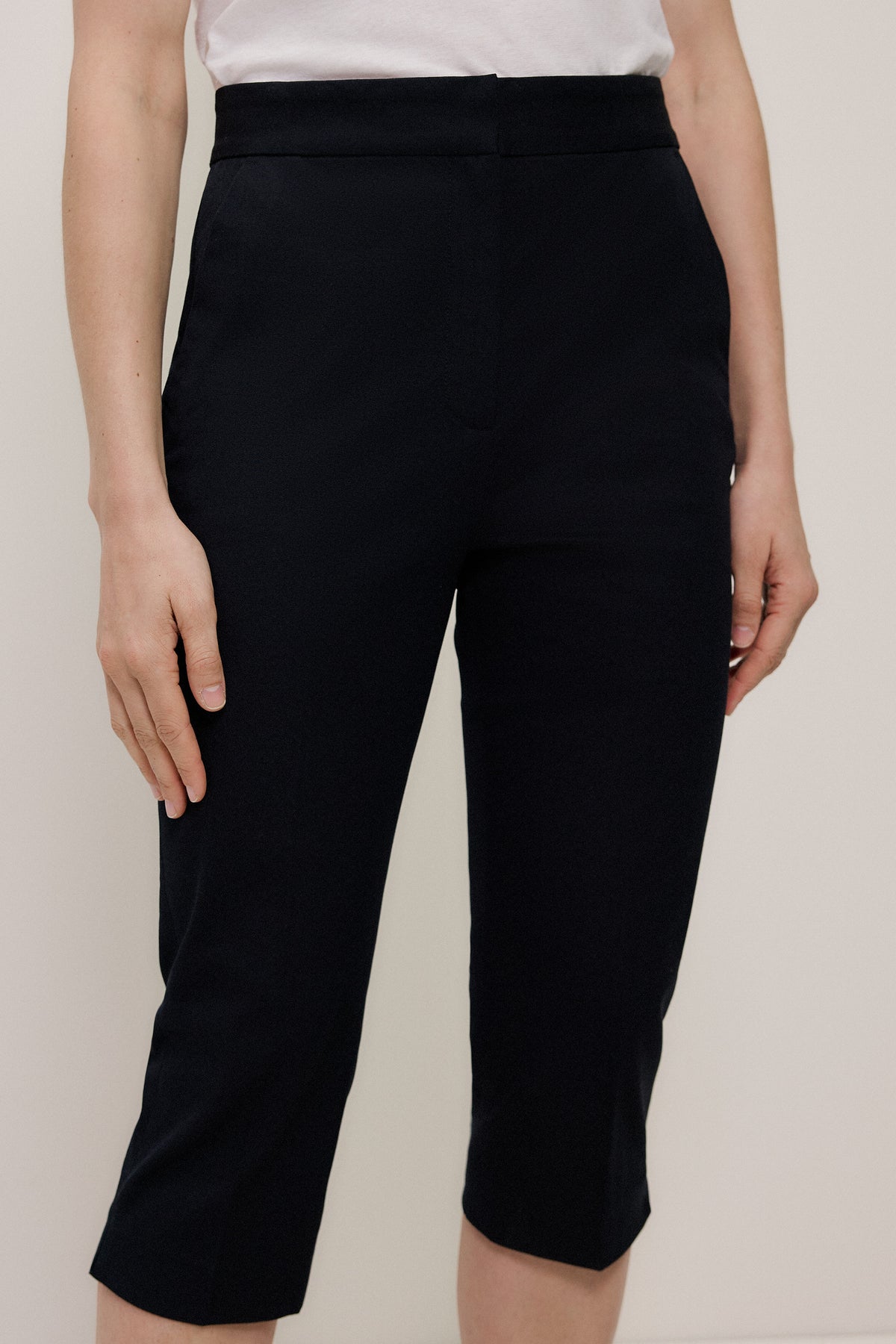 Bi-Stretch Capri Pant